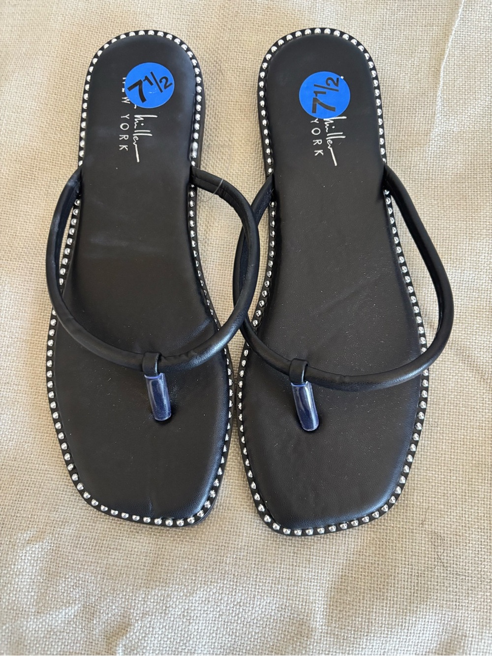 NWOT Nicole Miller black thong sandals with silver stud detail, Size 7.5
